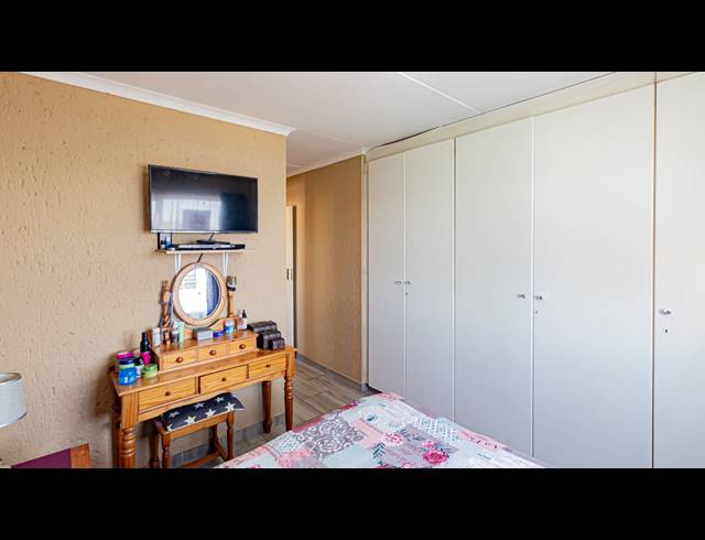 3 BEDROOM APARTMENT FOR SALE IN WINCHESTER HILLS